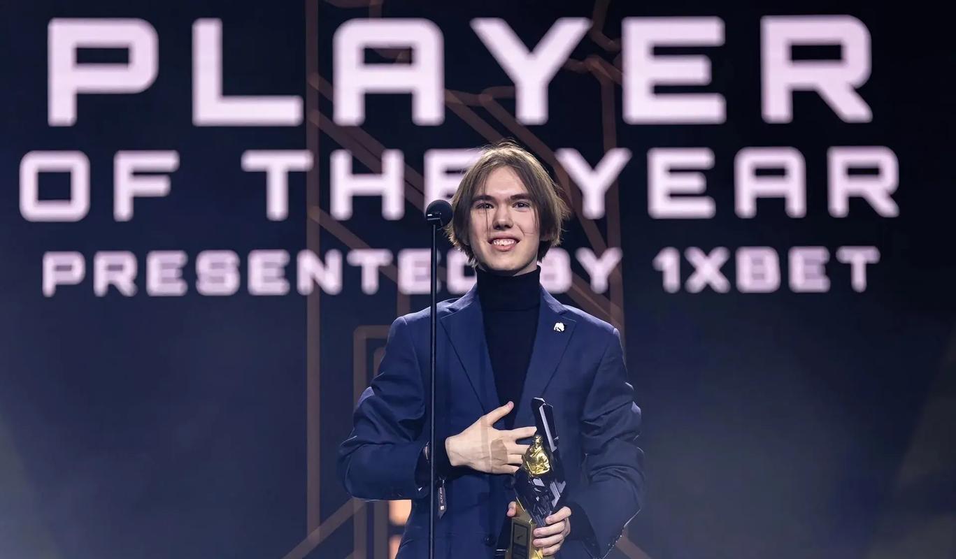 Rookie多数据名列前茅，是中单位唯一未被单杀的选手