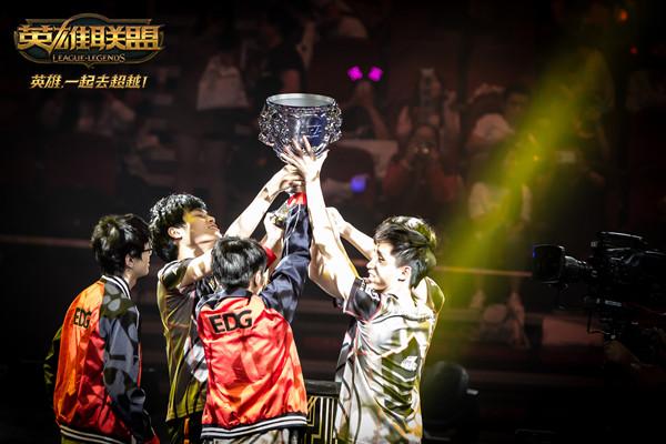 Team WE 对阵LGD赛前数据前瞻：Haichao四项数据强于FoFo